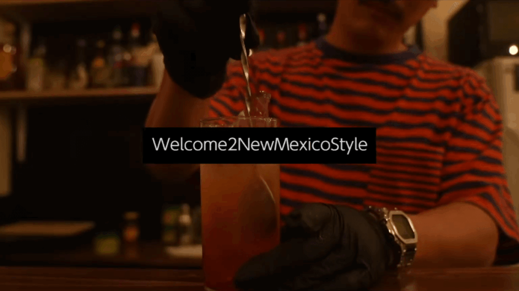 ニューメキシコオーナーのお酒を造る手元をカウンター越しに撮影